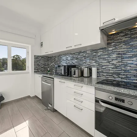 Elegant Flat With Balcony In By Hostwise Apartamento Lagos