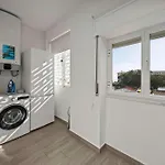 Elegant Flat With Balcony In By Hostwise アパート