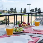 Apartmán Elegant Flat With Balcony In By Hostwise