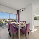 Appartement Elegant Flat With Balcony In By Hostwise Lagos