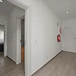 Apartmán Elegant Flat With Balcony In By Hostwise *