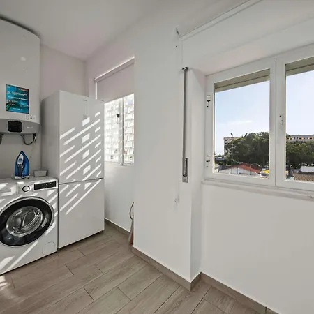 Elegant Flat With Balcony In By Hostwise شقة